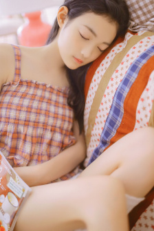 美女被草在线